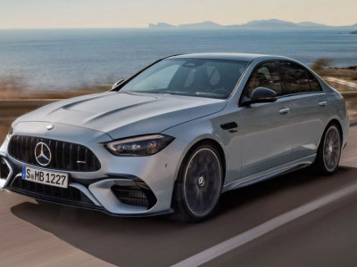 Гібридний седан Mercedes-AMG C63S E Performance представлений офіційно