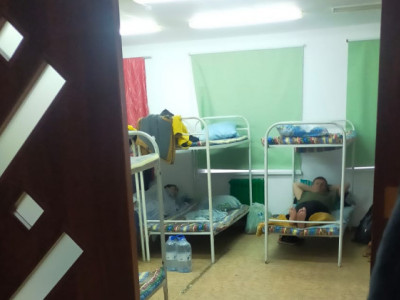 Прибывших в Уральск россиян размещают в детских лагерях