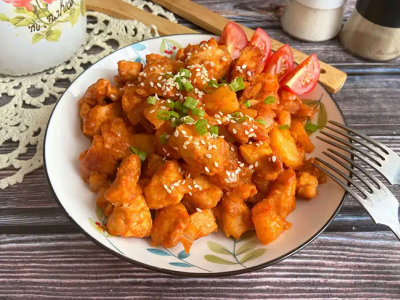 Курка в кисло-солодкому соусі з ананасами