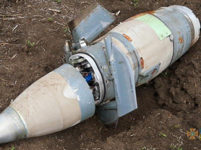 Запорізькі рятувальники під час розмінування вилучили залишки реактивного снаряду «Торнадо» (фото)