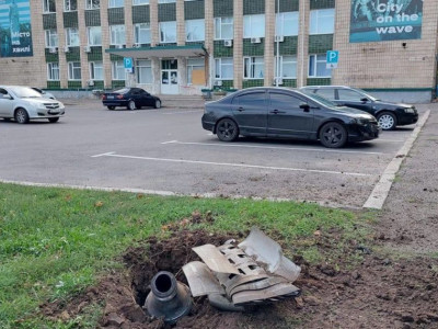 Обстрел остановки в Николаеве: на месте трагедии погибли 2 человека, еще 12 - ранены (фото)