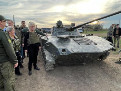 Міністр оборони Німеччини раптово прибула до Одеси