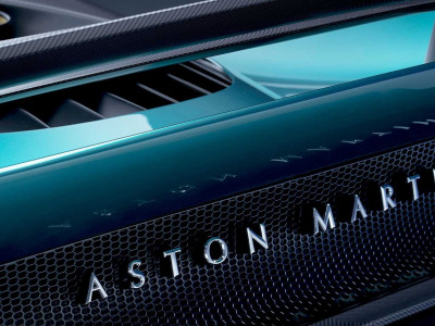 Geely купила частку в Aston Martin