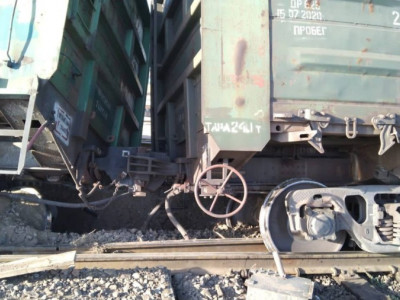 В Атырауской области поезд сошел с рельсов