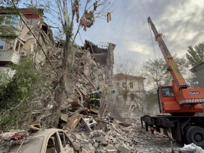 Спасатели опубликовали фото последствий ракетного удара по Запорожью, где разрушен дом