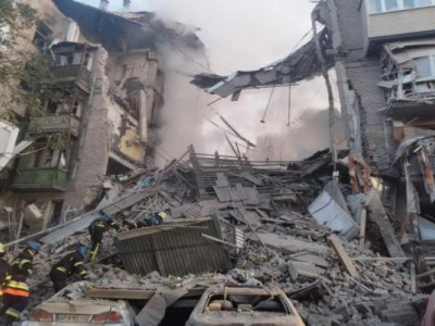 7 ракетних ударів по Запоріжжю: рятувальнии показали жахливі фото розгромлених житлових будинків