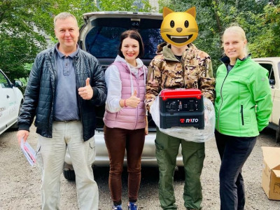 Клуб успішних пані Широківської громади передали на передову інверторний генератор для підзарядки телефонів