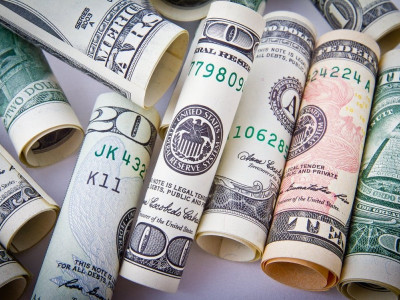 Доллар подешевел в казахстанских обменниках 5 октября
