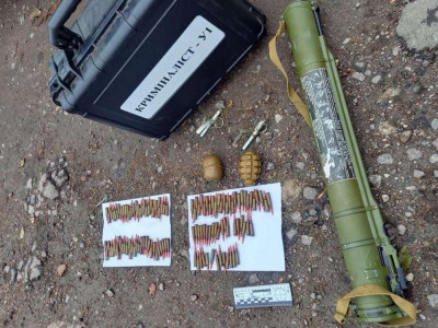 На Дніпропетровщині поліцейські вилучили у чоловіка гранати та боєприпаси (ФОТО)