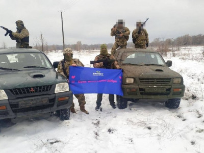 Favbet Foundation за неделю передал защитникам Украины 4 внедорожника и медицинский автомобиль