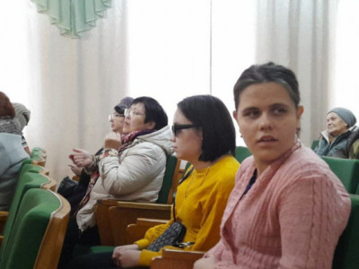 Незрячая девочка из Кокшетау свободно владеет казахским, поёт, декламирует стихи и учится на художника
