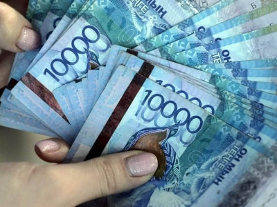 Лжесотрудница «Отбасы банка» обманула казахстанцев на 100 миллионов тенге