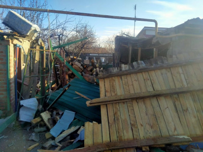 В Бахмуте за ночь ранены трое гражданских, разрушены жилые дома и админздание – ОВА