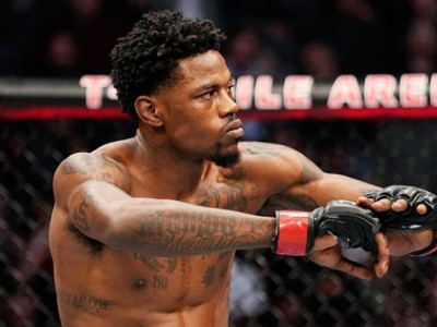 Кевин Холланд сломал руку в бою со Стивеном Томпсоном на UFC on ESPN 42