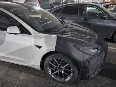 Tesla змінить дизайн Model 3