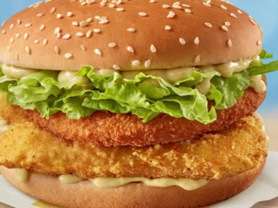 McDonald's возобновил работу на Крещатике в Киеве и добавил в меню новый бургер