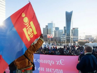 Протестувальники в Улан-Баторі закидали прем’єра Монголії дрібними предметами