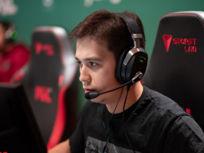 Buster опубликовал фотографии в форме Cloud9