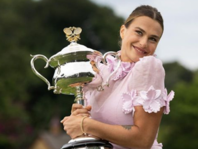 Арина Соболенко опубликовала фото с чемпионской фотосессии в Мельбурне