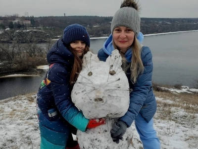 В Запоріжжі була помічена снігова кішка, яка гуляла не сама по собі (фото)