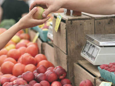 С завышенными торговыми надбавками продавали продукты на рынках Алматы
