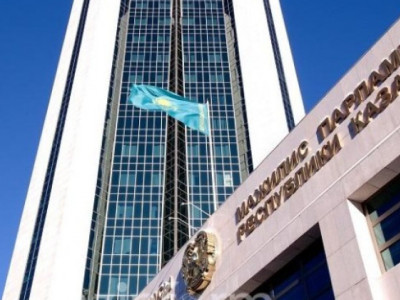 Большинство казахстанцев выступает за многопартийный Мажилис