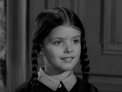 Умерла актриса, игравшая роль Уэнздей в сериале «Семейка Адамсов»