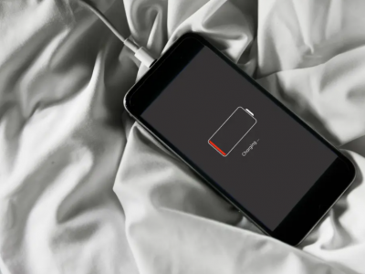 Популярная соцсеть специально разряжает батареи смартфонов