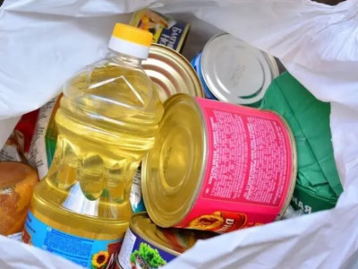 Украинцы могут бесплатно получить продукты в супермаркетах: где оформить заявку