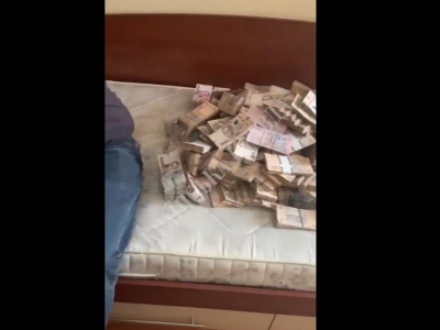 Миллионы в диване: экс-замминистра обороны уверяет, что деньги ему одолжила 86-летняя харьковчанка