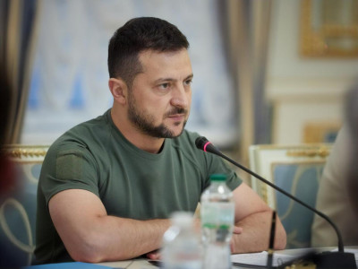 Для особо значимого разговора. Зеленский впервые провел заседание ставки в двойном формате