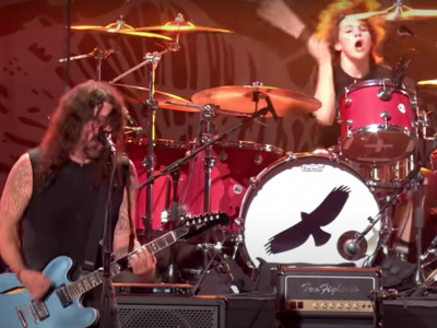 Сын Тейлор Хокинс Шейн получил награду за игру на барабанах на трибьют-концерте — Fil