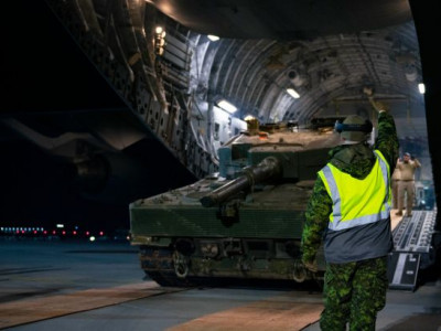 Первый Leopard 2, переданный Канадой, уже доставлен в Польшу