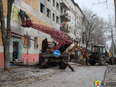 В Дружковке второй день ликвидируют последствия удара
