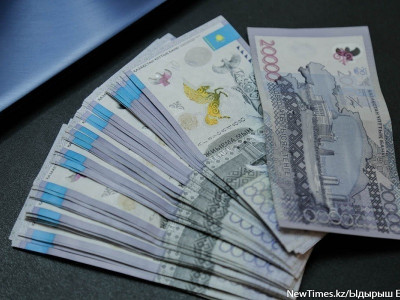 Антикор поймал на взятке шымкентского чиновника из управления образования