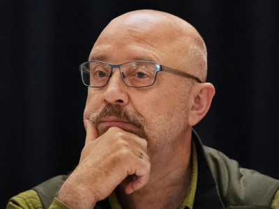 Должен ли Резников уйти с должности министра обороны Украины. Причины за и против