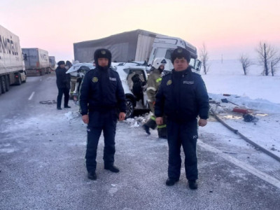 Женщина и двое детей погибли в ДТП на трассе в Костанайской области