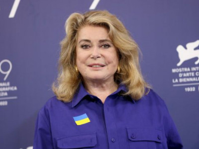 Легендарная актриса Катрин Деньов проникновенно прочитала стихотворение Леси Украинки на французском