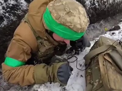 Вы что, е**сь?: бойца ВСУ вызвали в военкомат, когда он находился в окопе под Бахмутом. ВИДЕО