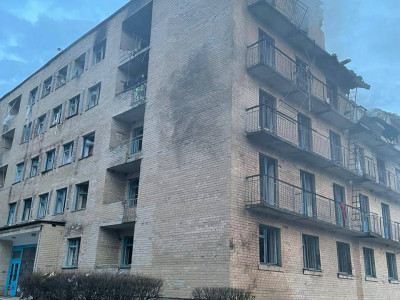 Вночі дрони влучили в гуртожитки на Київщині: троє зигиблих, людей шукають під завалами