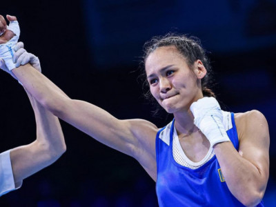Звезда сборной Казахстана вышла в полуфинал ЧМ по боксу