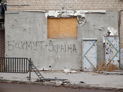 В британской разведке рассказали, из-за чего наступление россиян на Бахмут ослабевает