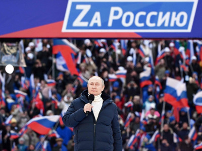Кровавые деньги Кремля: Путин выделил гранты своим звездам, поддержавшим войну Украине