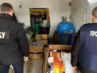 Полиция и СБУ разоблачили на Буковине семейный бизнес по разливу контрафактного элитного алкоголя и кофе (ФОТО)