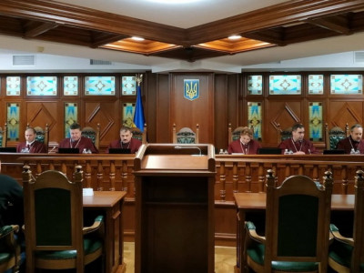 КСУ признал неконституционными взыскание с должников до 50% пенсии