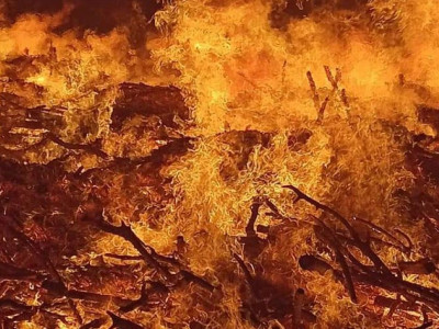 В Херсоне из-за прилета начался пожар