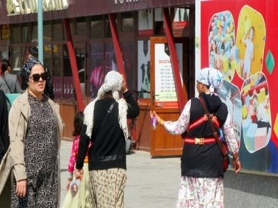 Жители Актау жалуются на продающих амулеты попрошаек