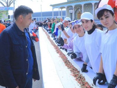 В Узбекистане приготовили 80-метровую шаурму