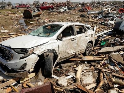 Жертвами торнадо на юге США стали десятки людей