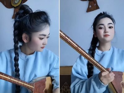 Қытай еліндегі қазақтың сұлу қызы домбырыны керемет шертеді